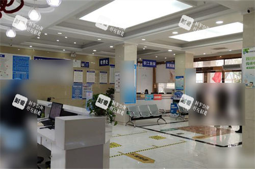 南陽尖峰眼科醫(yī)院大廳